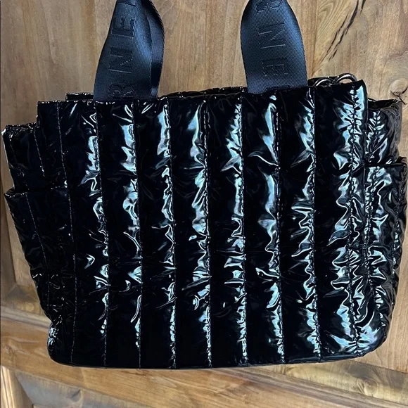 Ah-dorned | Classic Black Metallic Tote Bag w/ Crossbody Strap & Bag Charm Chain - Picture 4 of 17